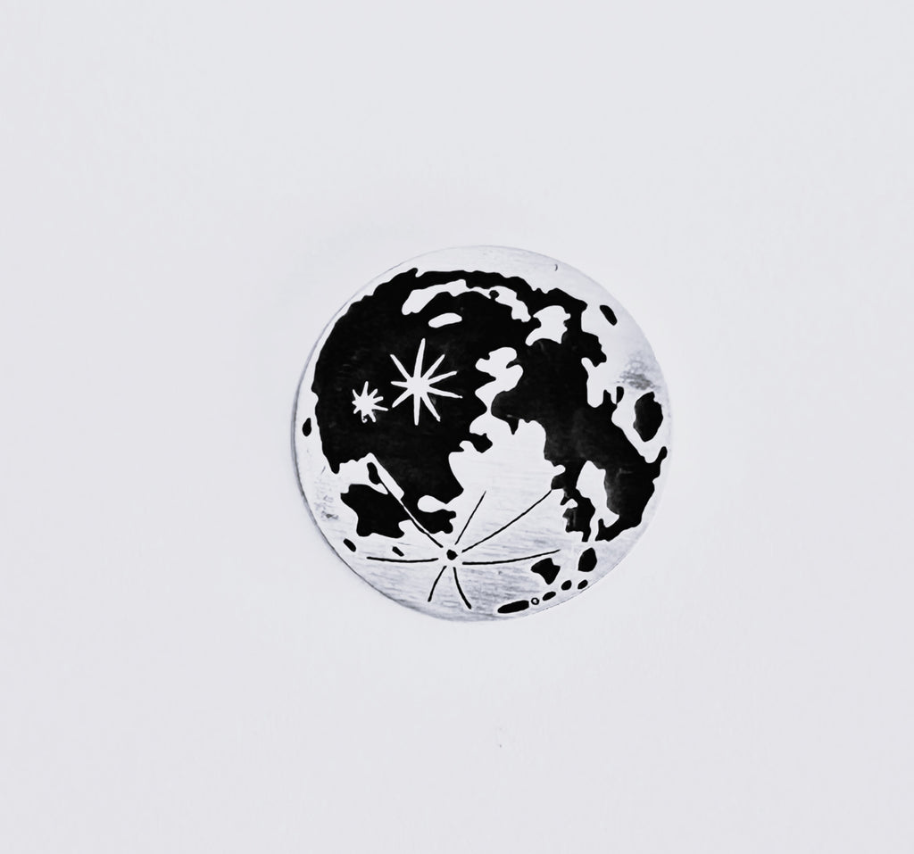 Moon pin