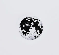 Moon pin